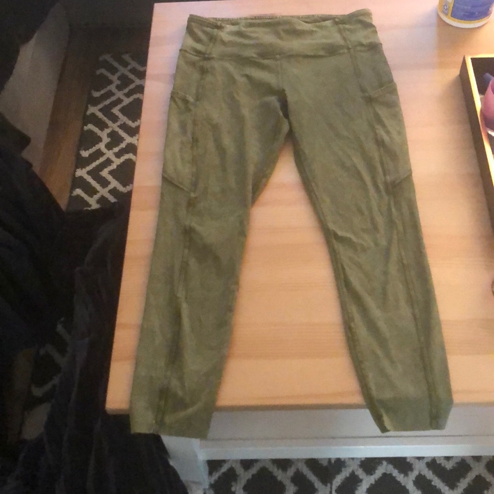 Green size 10 Lulu lemons